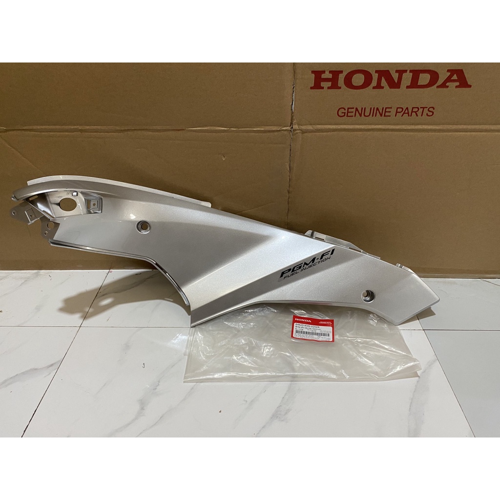 Bộ ốp yếm - cánh trong bên trái HONDA AIR BLADE110 năm 2009-2010 màu Bạc.