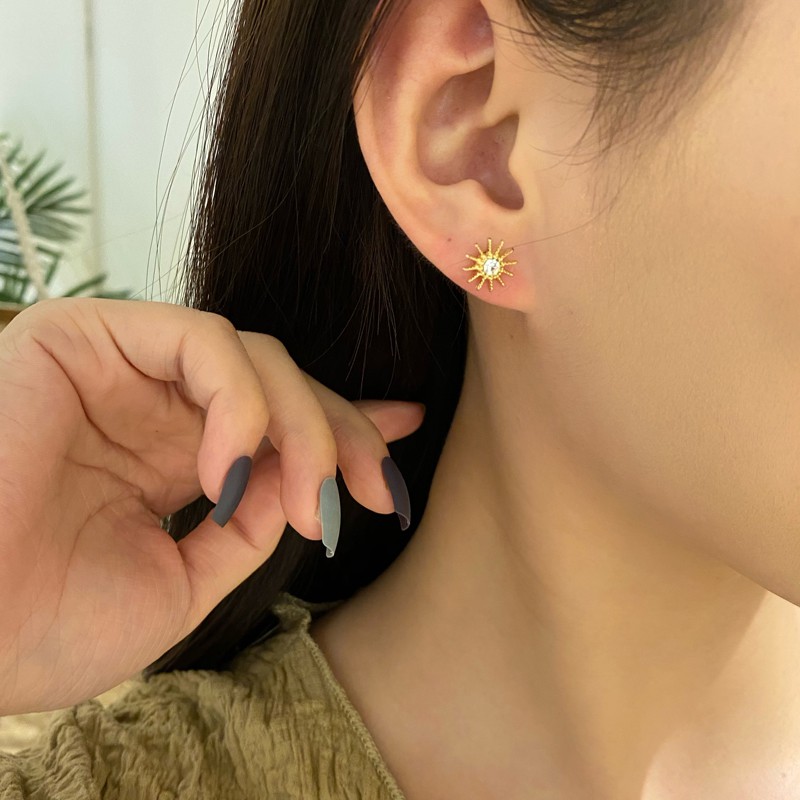 Khuyên tai kẹp không bấm lỗ chốt cố định K217 bằng nhựa hình mặt trăng đính đá dáng ngắn Leous Accessories