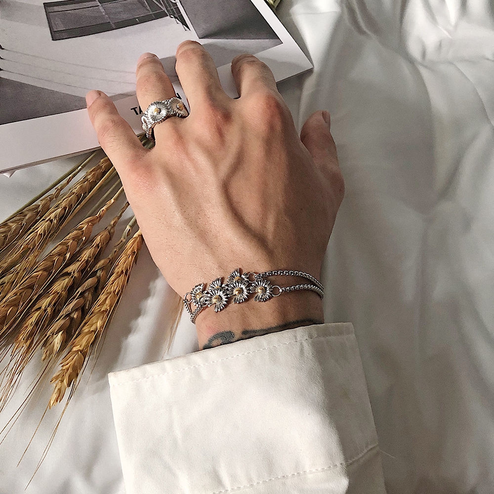 Vòng tay 22427 họa tiết hoa cúc rừng nhỏ thời trang dễ phối đồ cho nam nữ