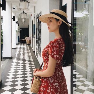 Váy hoa đắp vạt chéo