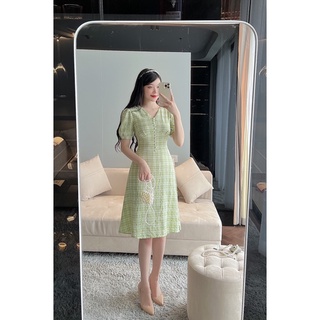 Váy kẻ cúc ngọc cổ v