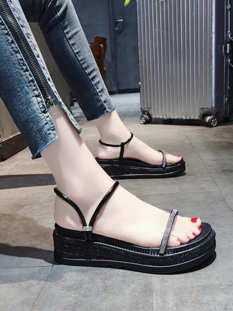 Sandal đế giả cói