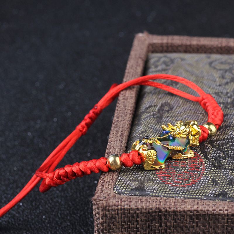 Vòng dây đeo tay màu đỏ mặt hình kỳ lân độc đáo tiện dụng