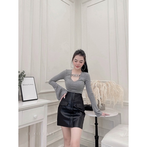 Áo cổ xích tay loe mix chân váy da cực chất