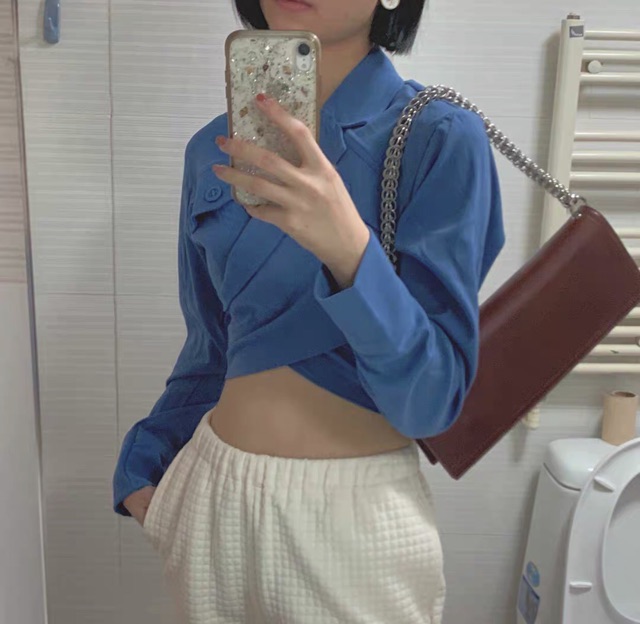 Áo blaze croptop kiểu giống jennie blackpink | BigBuy360 - bigbuy360.vn