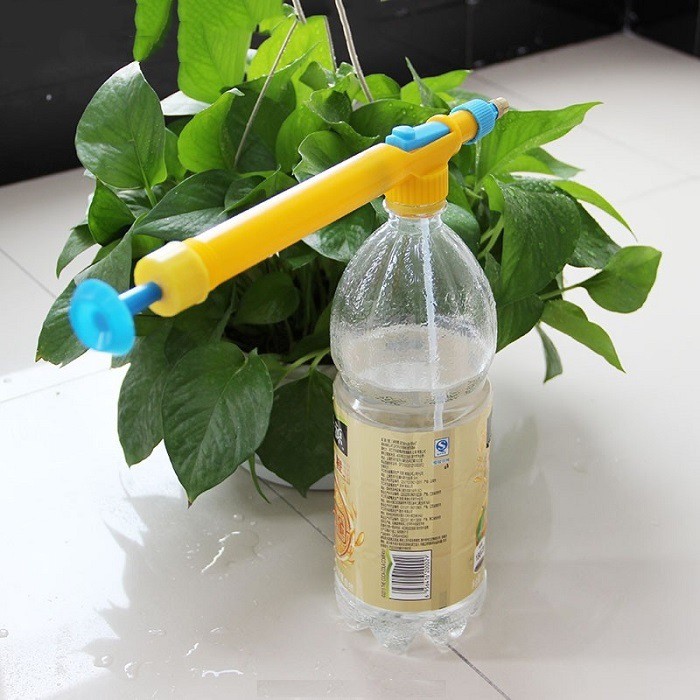 Đầu xịt tưới nước, phun thuốc gắn vô chai nước bảo vệ môi trường - LV104