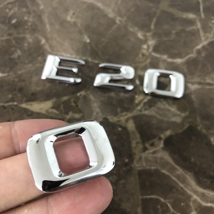 Decal tem chữ Inox dán đuôi xe ô tô Mercedess chữ E200 và E300