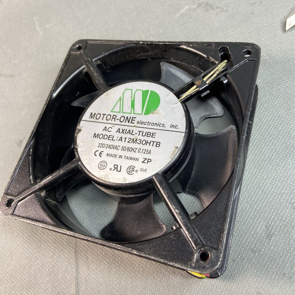 QUẠT 12 cm MOTO-ONE 220v 0.125A 24W . khung kim loại. GIÓ ÊM VÀ TỐT. A12M30HTB