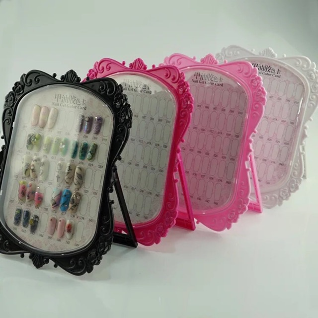 Bảng mẫu nhựa trưng dùng để gắn móng xem màu nail