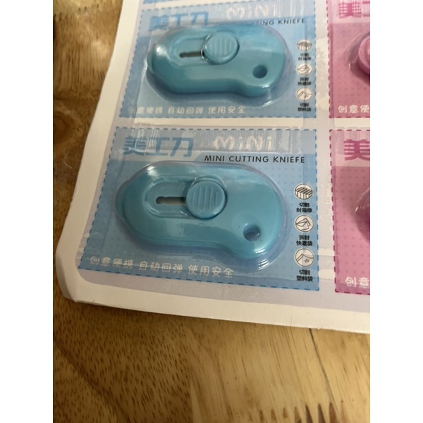Dao rọc giấy M&G ASSN2243/ ASSN2242 mini lưỡi ngắn và lưỡi dài 9 mm , hình củ Cà Rốt