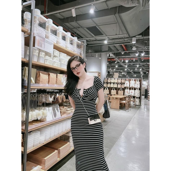 Đầm Body Cổ Vuông Dáng Xòe Sọc Ngang Nút