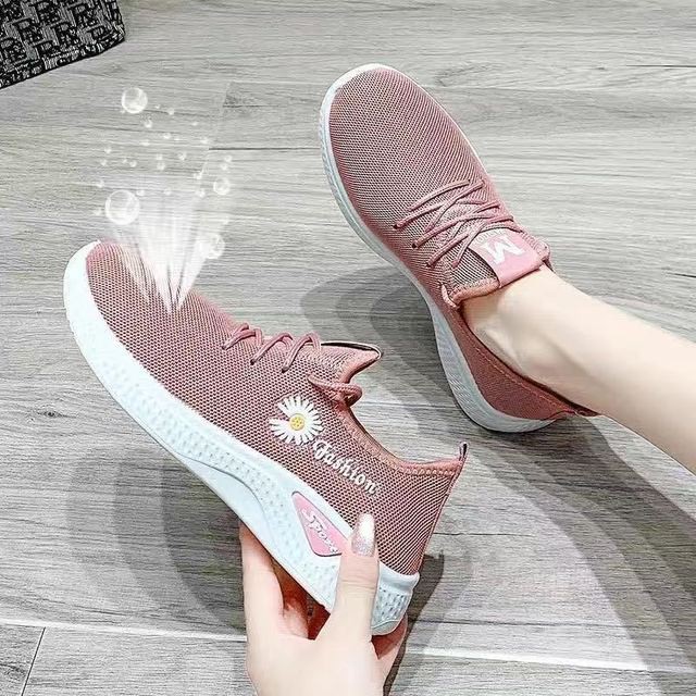Giầy thể thao Hàn Quốc 2021 thiết kế dành riêng cho bà bầu , chị em phụ nữ đang mang thai giúp bảo vệ đôi bàn chân .