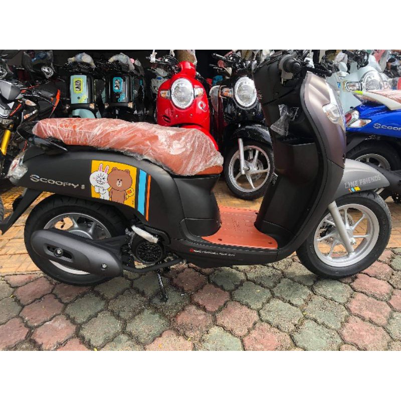 Yếm khoá xe Scoopy 2017-2020 màu đen nhám