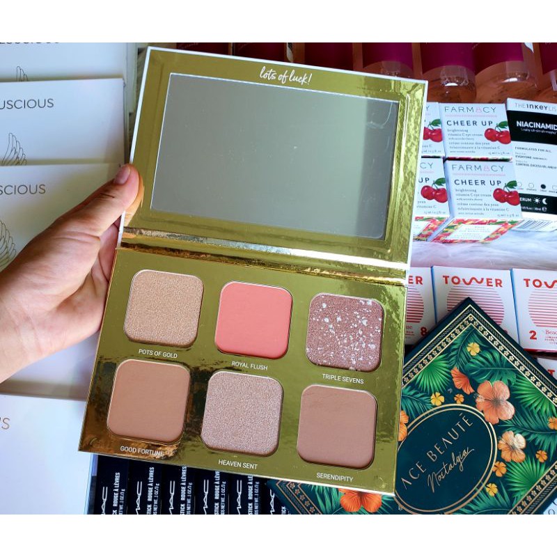 Bảng mắt 6 ô gồm má hồng và phấn mắt siêu xinh nhà Lucky Glow