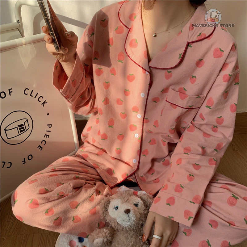 Bộ đồ ngủ tay dài in hình quả dâu dễ thương phong cách Nhật Bản