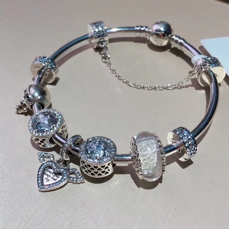 Charm bảng w tông trắng