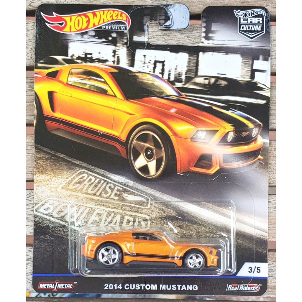 Xe mô hình tỉ lệ 1:64 Hot Wheels bánh cao su car culture 2014 Custom Mustang ( màu cam )