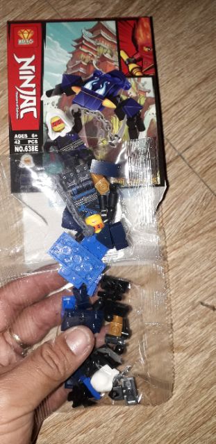 Lắp ráp 1 hộp LegoNinja Rồng 638 có nhiều chi tiết bằng nhựa