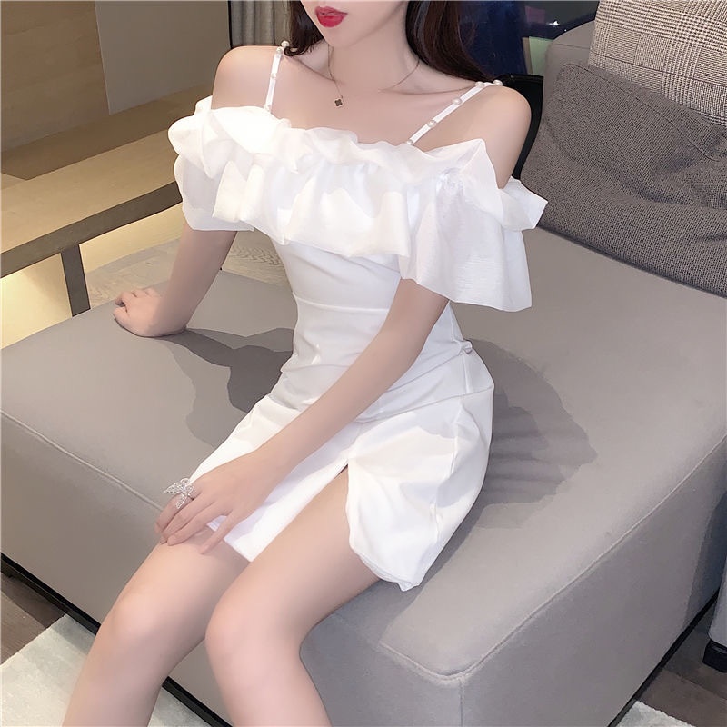 Đầm hai dây IELGY trễ vai tay ngắn đính ngọc trai thời trang Hàn Quốc cho nữ