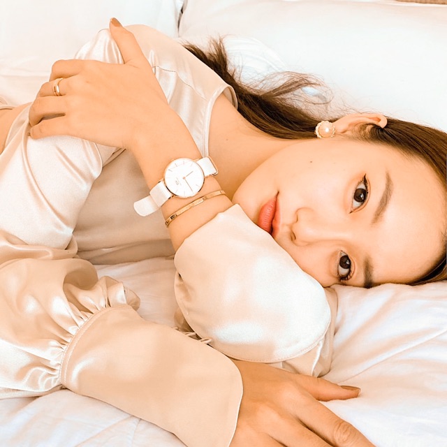 Set lụa satin Nary - áo lụa hở lưng và chân váy xẻ tà