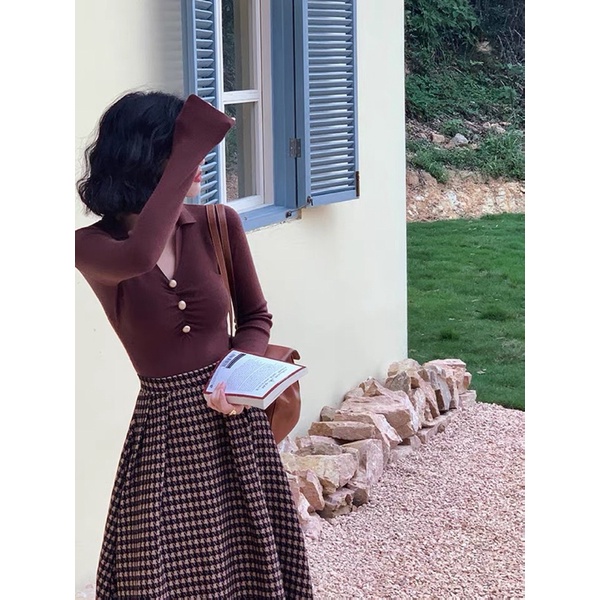 Áo len dệt kim tay dài phốt nút Vintage cổ V