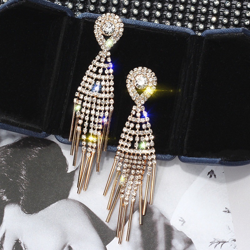 Đôi Khuyên Tai Dài Phối Tua Rua Thời Trang Cho Nữ