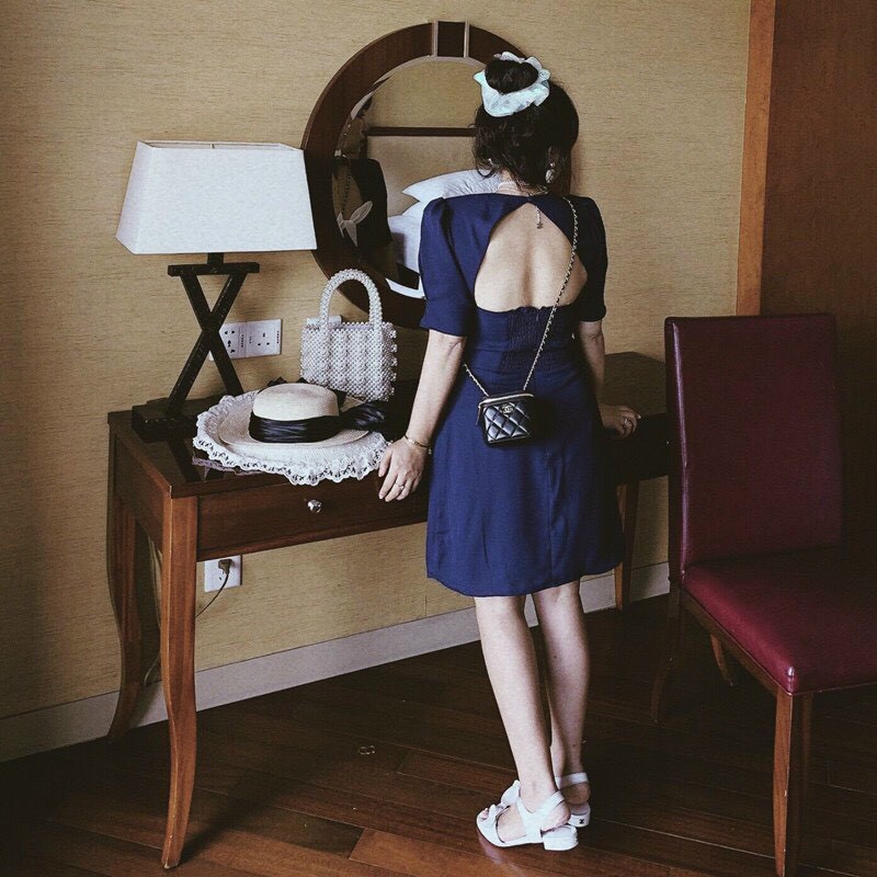 Đầm navy viền cut out