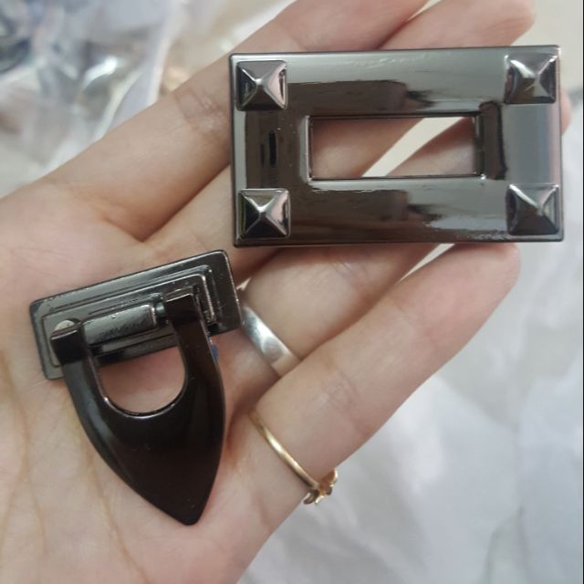 Khóa gập đen