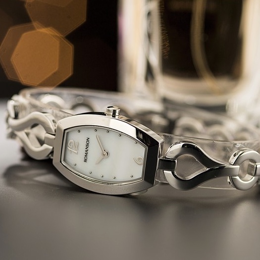 Đồng hồ nữ Romanson Women Watch  RM9238LWWH mặt nhỏ đính đá chống nước, máy Thụy Sĩ, dây thép cao cấp chính hãng