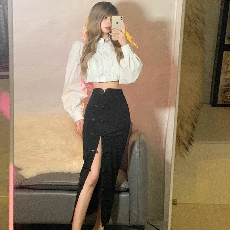 Kliou 2022 Mới vào mùa hè Chân váy midi KLIOU dáng chữ A lưng cao màu đen trơn xẻ tà phối nút cài phong cách cổ điển mùa hè dành cho nữ