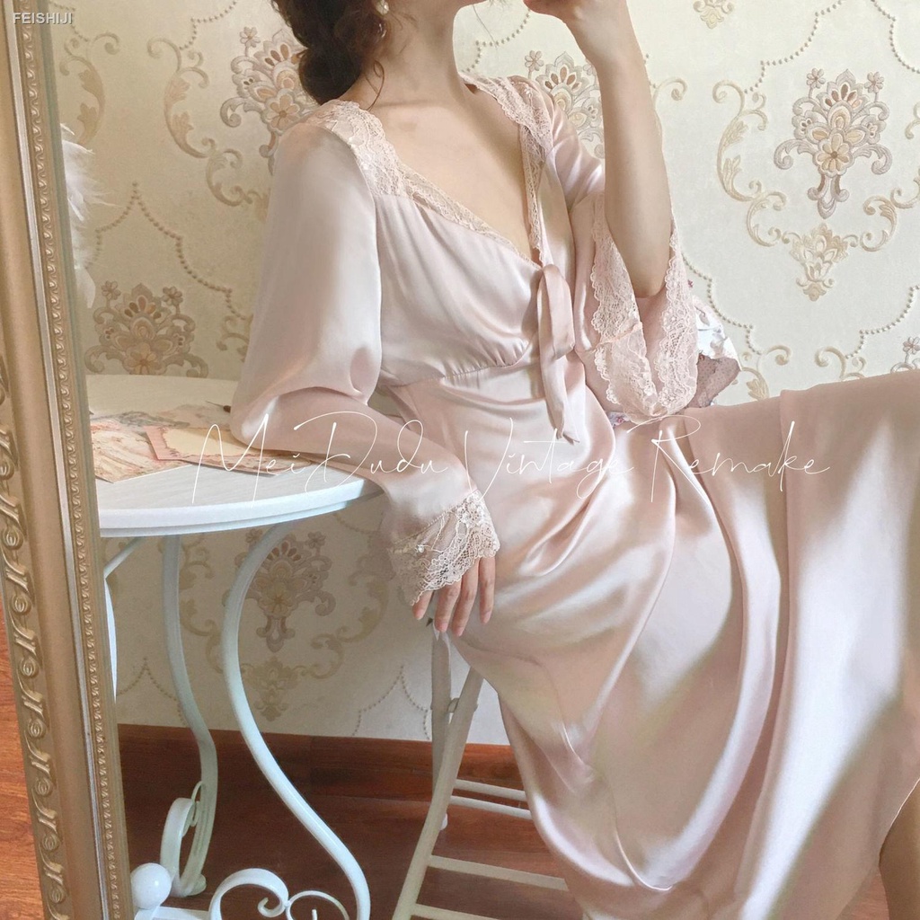 Đầm Ngủ Công Chúa Vải Satin Phối Ren Cổ Chữ V Khoét Sâu Tay Dài Phong Cách Pháp | BigBuy360 - bigbuy360.vn