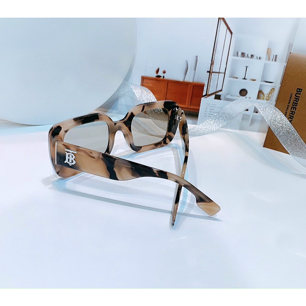 Kính mát nữ Burberry vuông BE4327 - Made in Italy