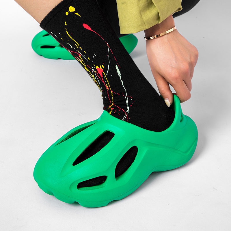 Dép đi biển Dép Sandal Đục Lỗ Đế Dày Khử Mùi Chống Trượt Thời Trang Mùa Hè Hàng Mới Dành Cho Nam 2022