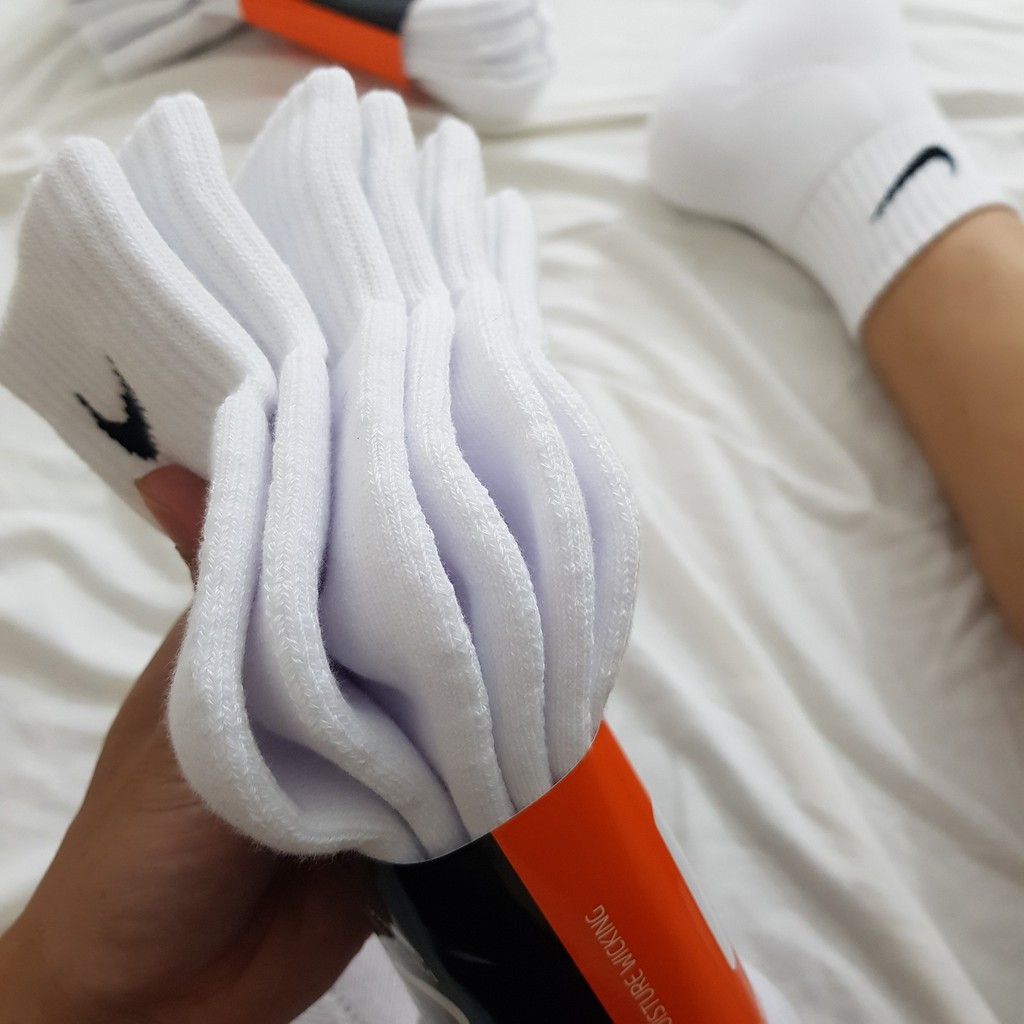 Combo 2 Pack 3 đôi tất thể thao Nike cổ thấp ( 1 Pack trắng, 1 Pack đen) ) - Free ship + Quà tặng từ TatsTats.vn