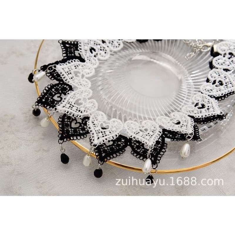 Phụ kiện vòng cổ chocker vừa quyến rũ vừa sang trọng