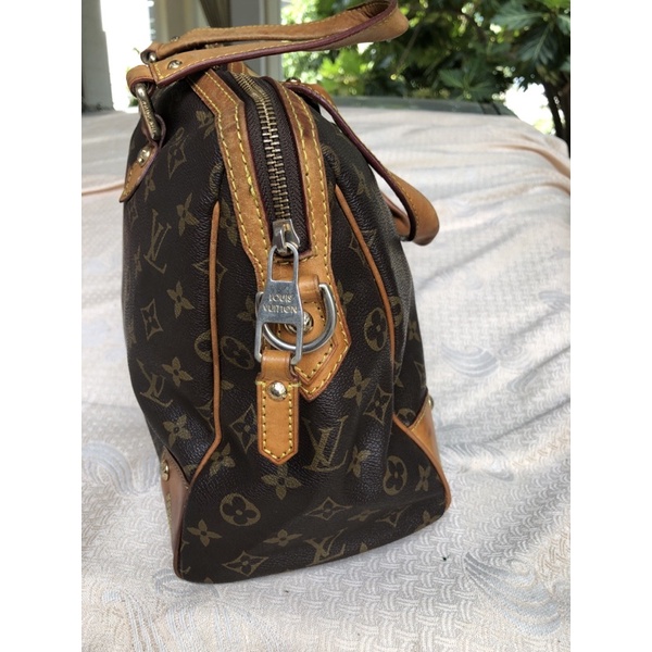 Túi chuẩn si,túi qua sử dụng, túi có code. khách xem hình,nếu muốn biết thêm thông tin sản phẩm mời vô chat nhé. Thanks.