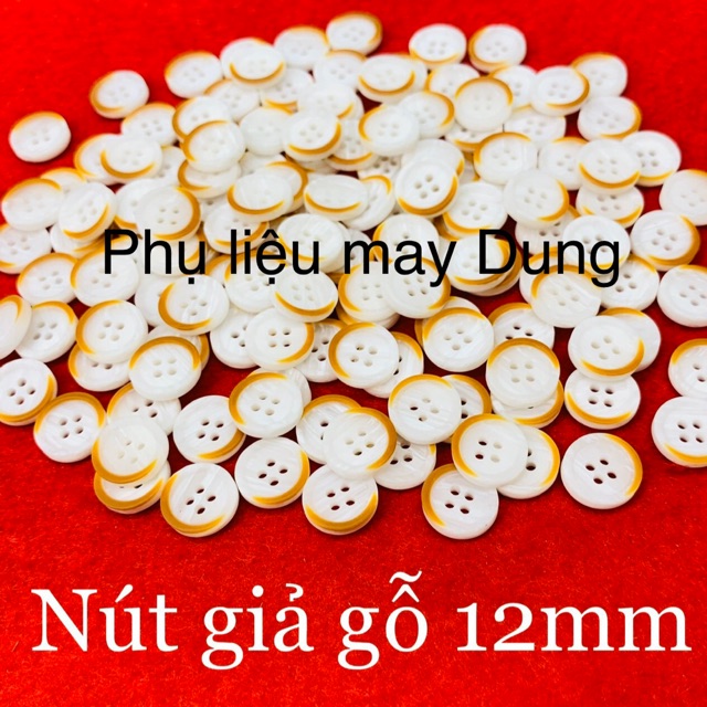 Nút sơmi 4 lỗ trắng kiểu gỗ