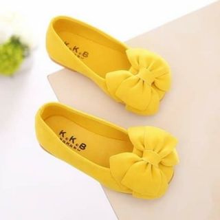 Freeship 99k tq_giày bé gái giảm 30% chỉ còn 150k thôi nhé.