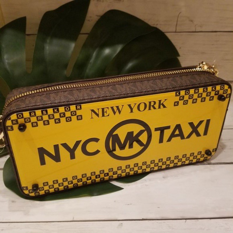 TÚI XÁCH NỮ MICHAEL KORS TAXI NEW YORK CLUTCH