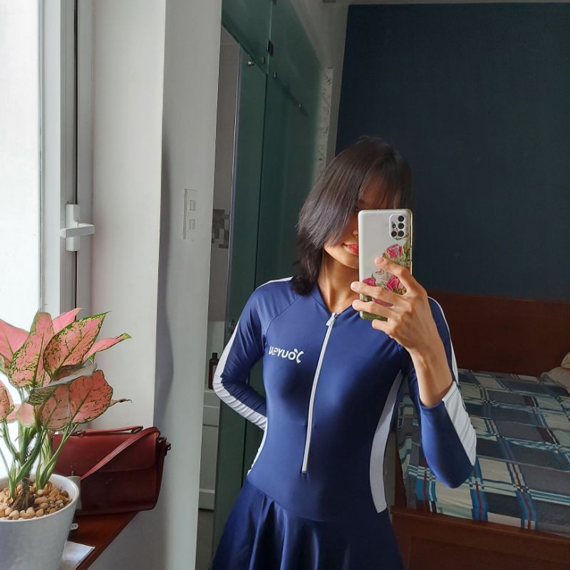 Đồ bơi dài tay kiểu váy cho nữ ,trẻ lớn, có mút, lót đùi liền váy bên trong kín đáo tiện lợi đi biển, đi bơi. | BigBuy360 - bigbuy360.vn