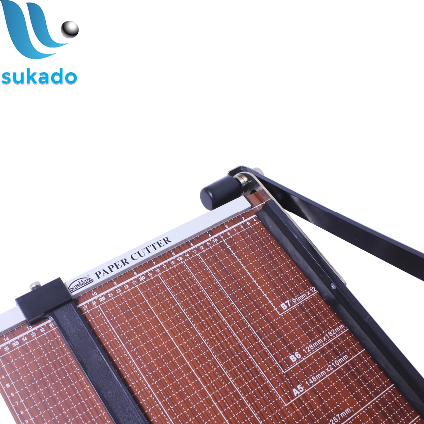 Bàn cắt giấy A4 sắt gỗ Suremark có cữ chặn giấy tiện lợi - sản phẩm cao cấp (30.4x20.5)cm SUKADO