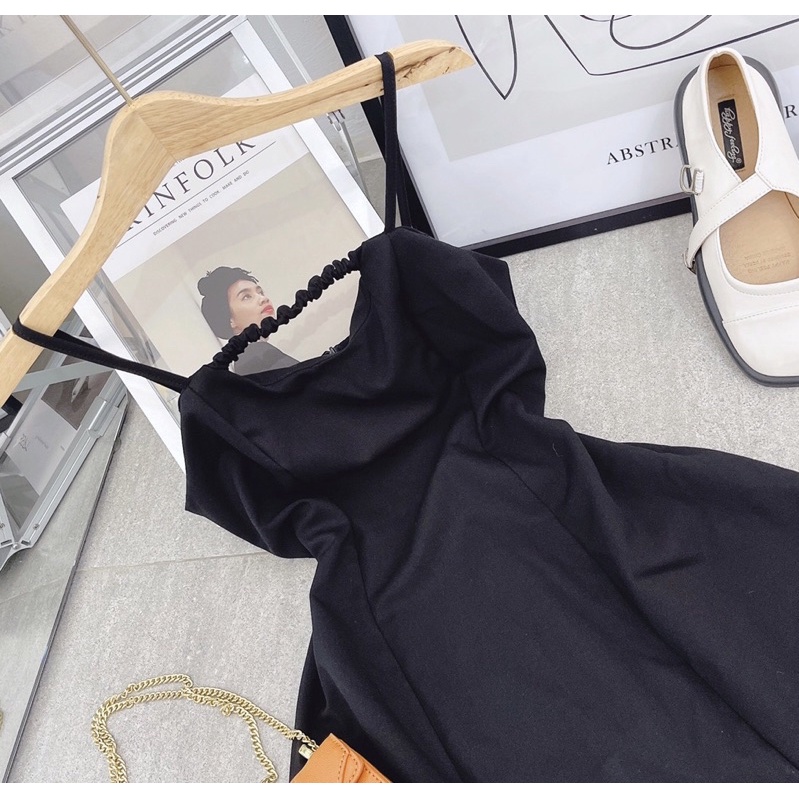 SET ĐẦM ĐEN 2S NGANG KÈM KHOÁC CROP VEST