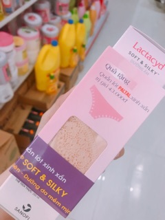 Dịch Vệ Sinh Phụ Nữ Lactacyd Soft & Silky 250ml