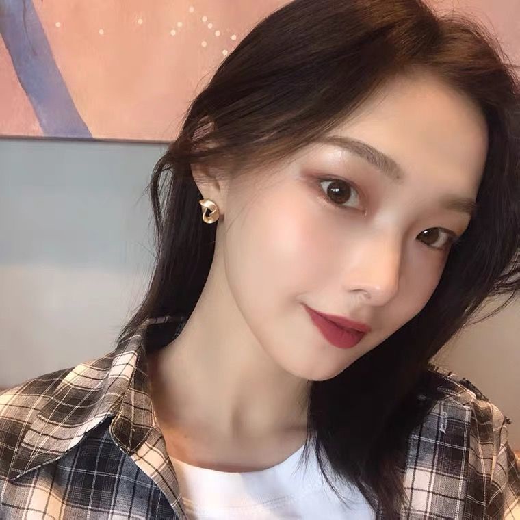 Khuyên Tai Hình Tam Giác Phong Cách Hong Kong Thời Trang 2022 Dành Cho Nữ