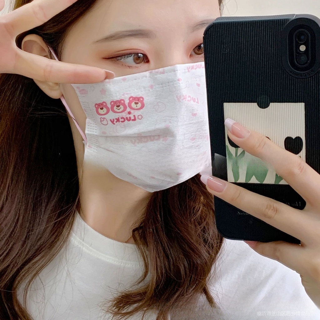Khẩu Trang Chống Bụi Thoáng Khí In Hình Gấu Và Dâu Tây May Mắn Dễ Thương Dùng Một Lần