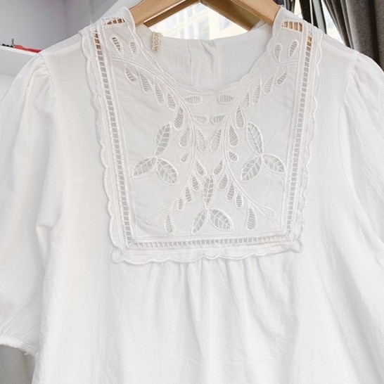 Áo sơ mi nữ trắng tay dài thêu hoa cổ ngực bản to babydoll, Áo sơ mi nữ cộc tay bồng thêu hoa ngực cổ khuy lưng
