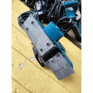 Máy bào Makita 1900B