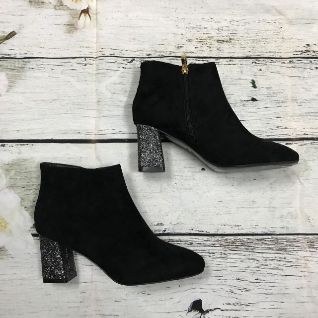 Boots sale đồng giá 250k