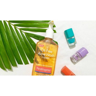 Sữa rửa mặt Neutrogena Oil-Free Acne Wash