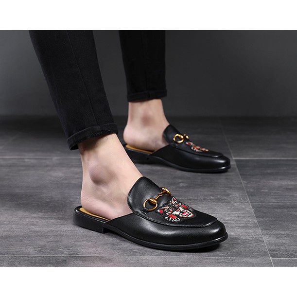 Giày sục nam thêu hoạ tiết con Hổ